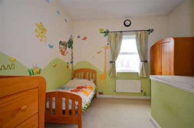  Image of 3 Bedroom Detached for sale at Little Heath Chadwell Heath Romford, RM6 5RY