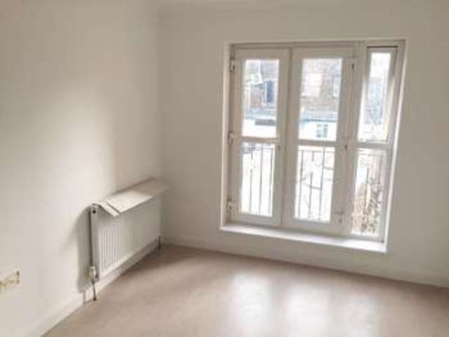  Image of 1 Bedroom Flat to rent at East India  Canary Wharf, E14 6LS