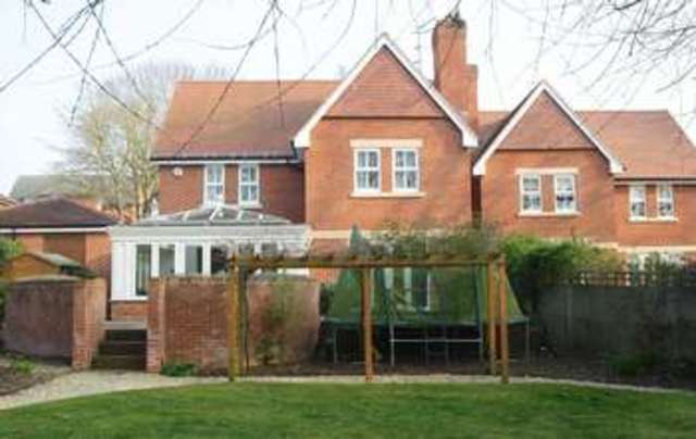  Image of 4 Bedroom Detached for sale at Old Union Way  Thame, OX9 2DF