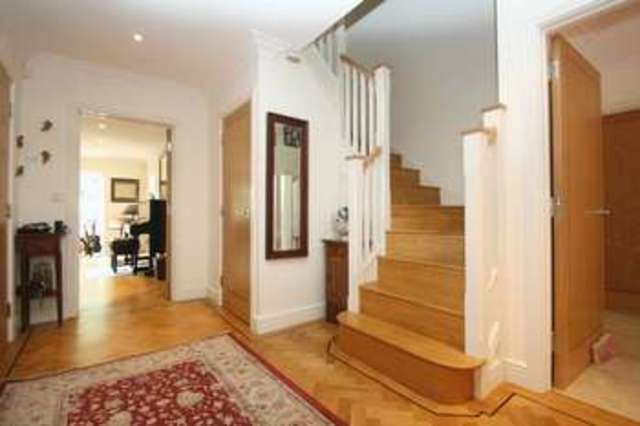  Image of 4 Bedroom Detached for sale at Old Union Way  Thame, OX9 2DF