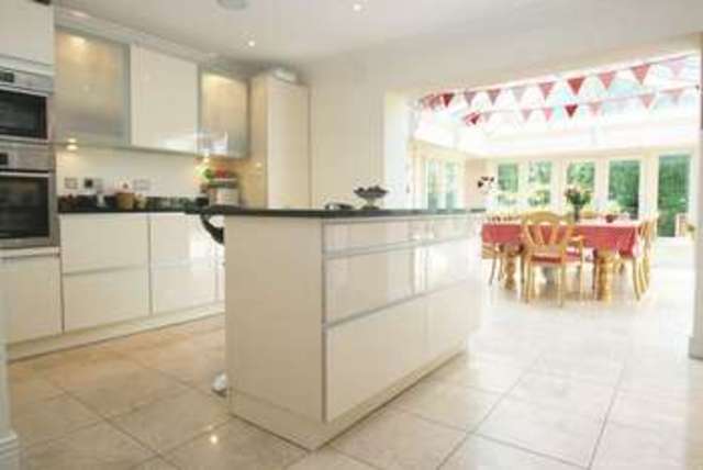  Image of 4 Bedroom Detached for sale at Old Union Way  Thame, OX9 2DF