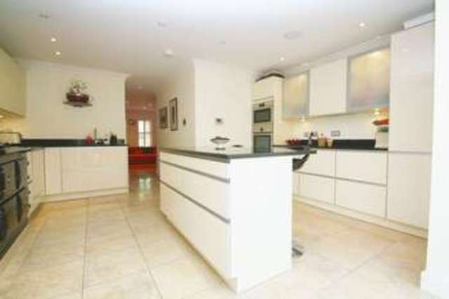  Image of 4 Bedroom Detached for sale at Old Union Way  Thame, OX9 2DF