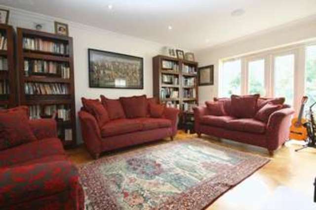  Image of 4 Bedroom Detached for sale at Old Union Way  Thame, OX9 2DF
