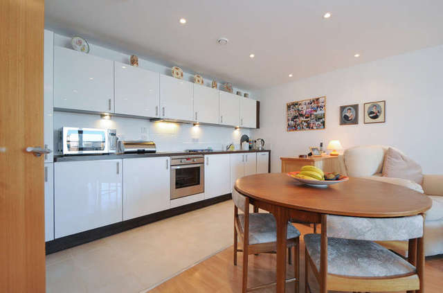  Image of 2 Bedroom Flat for sale at Gunwharf Quays Portsmouth Hampshire, PO1 3SY