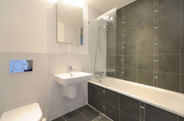  Image of 2 Bedroom Flat for sale at Gunwharf Quays Portsmouth Hampshire, PO1 3SY