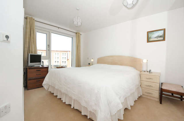  Image of 2 Bedroom Flat for sale at Gunwharf Quays Portsmouth Hampshire, PO1 3SY