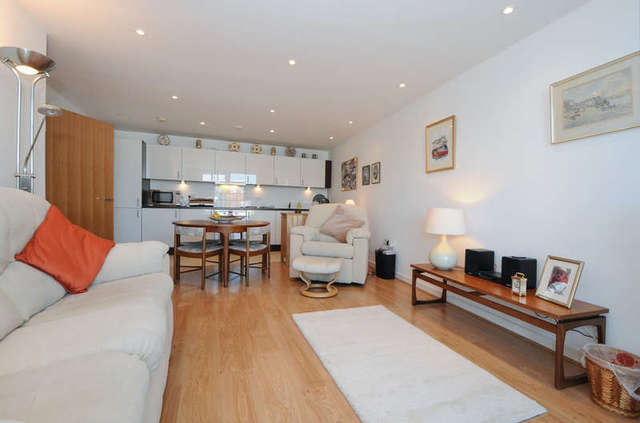  Image of 2 Bedroom Flat for sale at Gunwharf Quays Portsmouth Hampshire, PO1 3SY