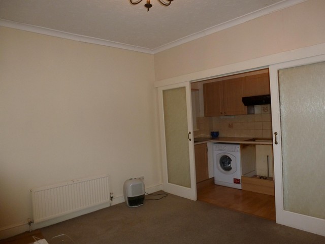  Image of 2 Bedroom Flat to rent at 60 Waverley Road  Southsea, PO5 2PP