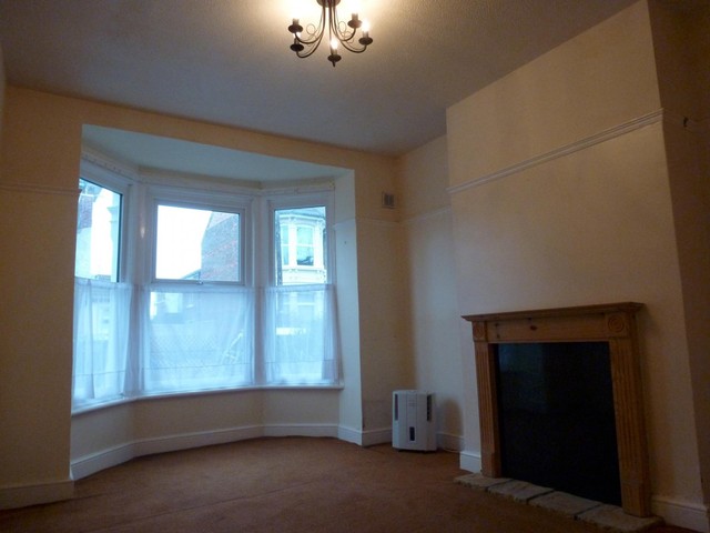  Image of 2 Bedroom Flat to rent at 60 Waverley Road  Southsea, PO5 2PP