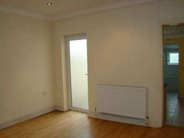  Image of 3 Bedroom Terraced to rent at West Street  Gillingham, ME7 1EF