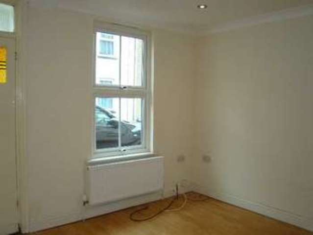  Image of 3 Bedroom Terraced to rent at West Street  Gillingham, ME7 1EF