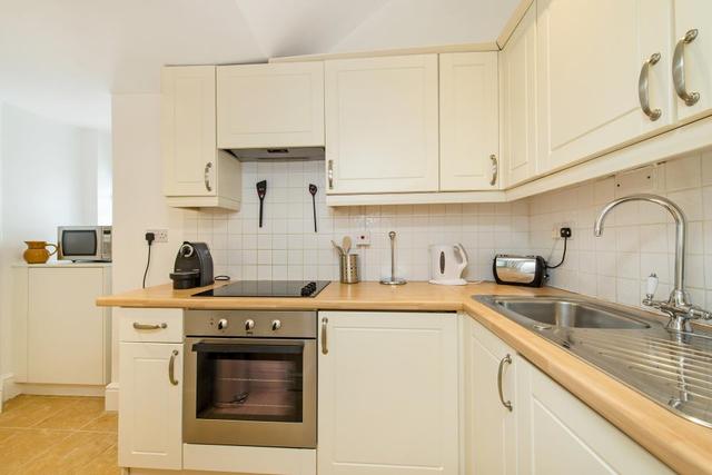  Image of 1 Bedroom Flat to rent at Winchester Street  London, SW1V 4ND