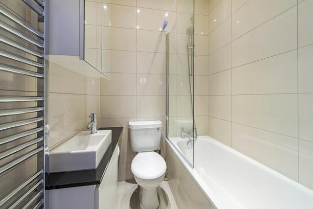  Image of 1 Bedroom Flat to rent at Winchester Street  London, SW1V 4ND