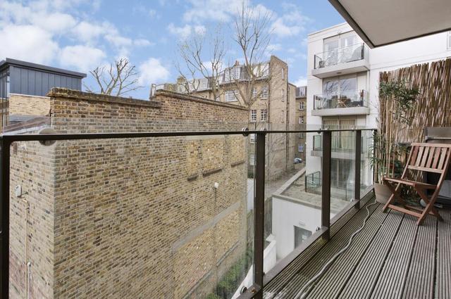  Image of 2 Bedroom Flat to rent at Wingate Square  London, SW4 0AN