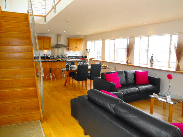 Image of 3 Bedroom Flat to rent at New Town Edinburgh Edinburgh, EH2 4JF