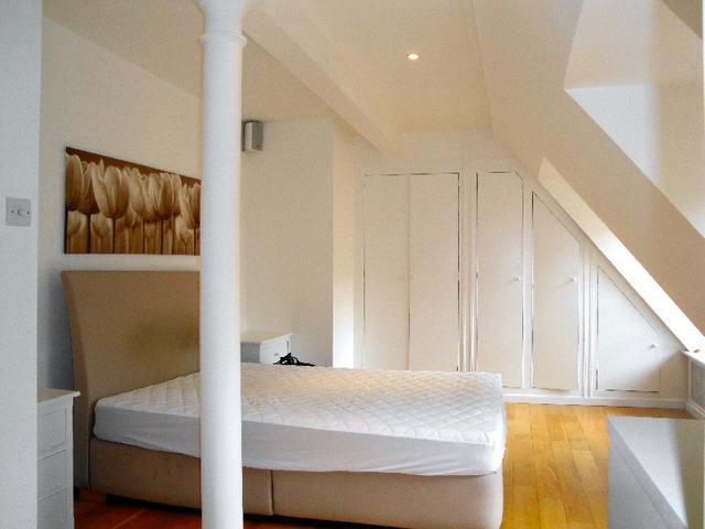  Image of 3 Bedroom Flat to rent at New Town Edinburgh Edinburgh, EH2 4JF