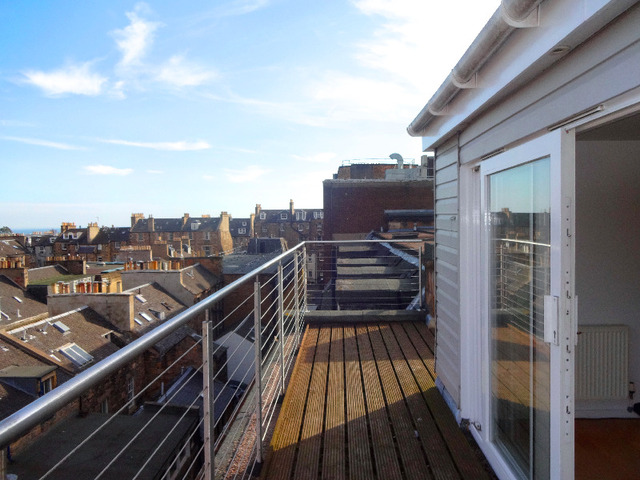  Image of 3 Bedroom Flat to rent at New Town Edinburgh Edinburgh, EH2 4JF