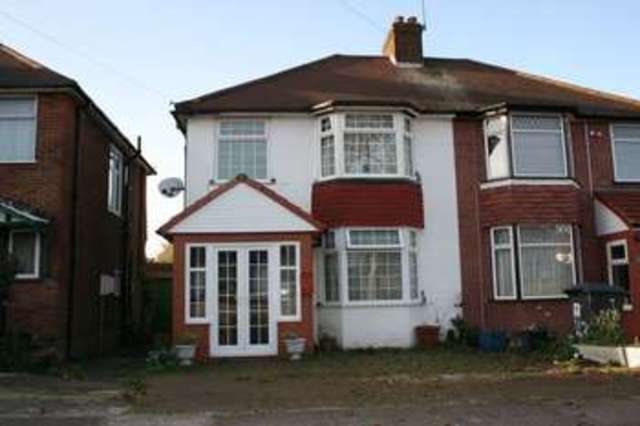 Image of 3 Bedroom Semi-Detached for sale at Stanway Gardens  Edgware, HA8 9LN