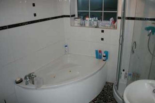  Image of 3 Bedroom Semi-Detached for sale at Stanway Gardens  Edgware, HA8 9LN