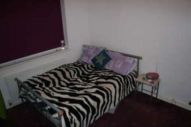 Image of 3 Bedroom Semi-Detached for sale at Stanway Gardens  Edgware, HA8 9LN