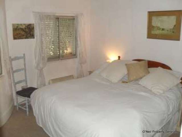  Image of 3 Bedroom Detached to rent at Fulmer Lane  Gerrards Cross, SL9 7BL
