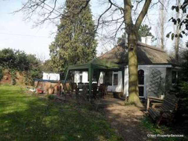  Image of 3 Bedroom Detached to rent at Fulmer Lane  Gerrards Cross, SL9 7BL