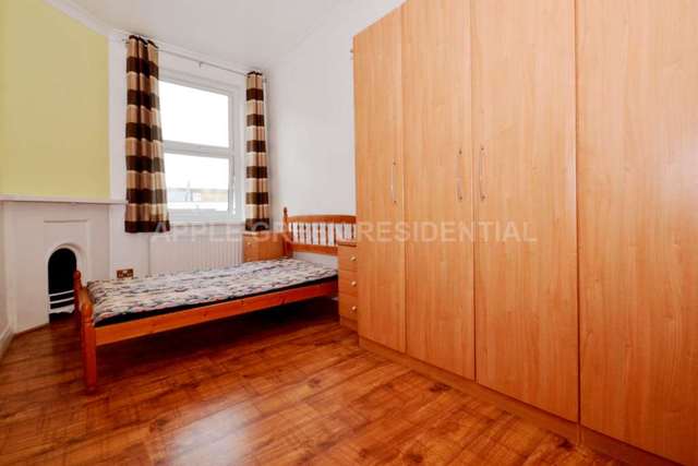  Image of 2 Bedroom Flat to rent at Belmont Street Camden Town London, NW1 8HJ