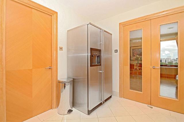 Image of 3 Bedroom Apartment to rent at London, SE1 8YW