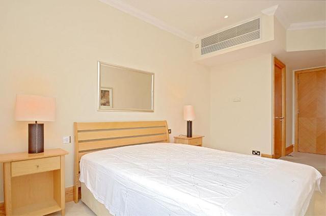  Image of 3 Bedroom Apartment to rent at London, SE1 8YW