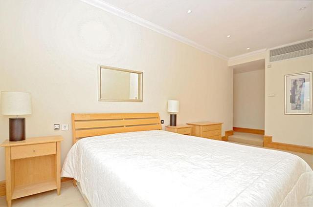  Image of 3 Bedroom Apartment to rent at London, SE1 8YW