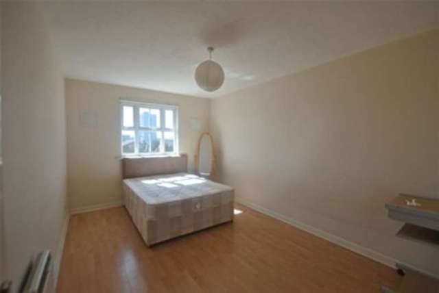  Image of 2 Bedroom Flat for sale at Berberis Court Hyacinth Close Ilford, IG1 2FT