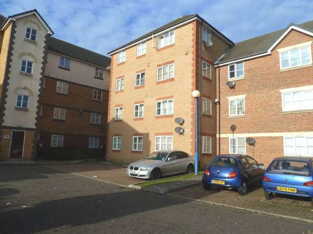  Image of 2 Bedroom Flat to rent at Blessing Way  Barking, IG11 0XH