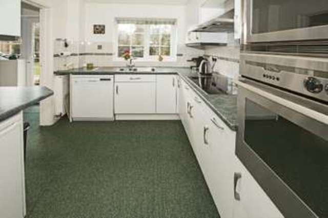  Image of 5 Bedroom Detached for sale at Brean Walk  Reading, RG6 5XD