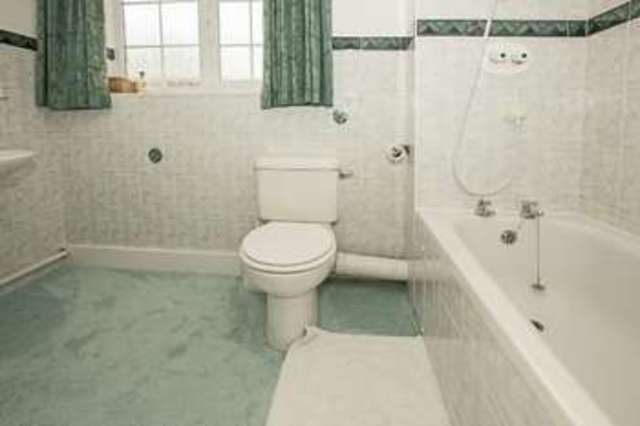  Image of 5 Bedroom Detached for sale at Brean Walk  Reading, RG6 5XD