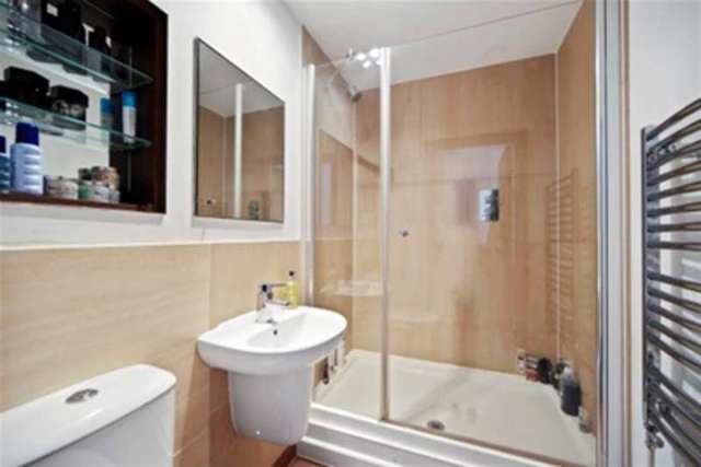  Image of 2 Bedroom Flat to rent at London, SW11 3GZ