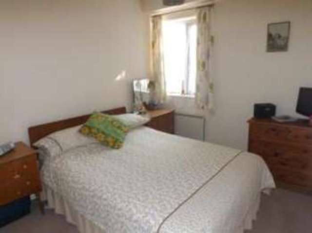  Image of 2 Bedroom Flat for sale at Cleeve Road Bristol Mangotsfield, BS16 6AD