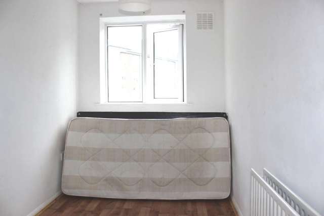  Image of 2 Bedroom Flat to rent at Belle Vue Lodge Chingford London, E4 7AB