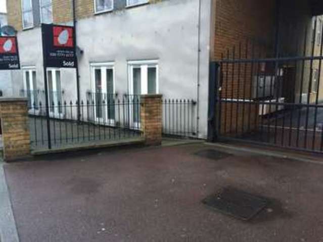  Image of 2 Bedroom Flat to rent at Dairy Farm Place  London, SE15 2NE