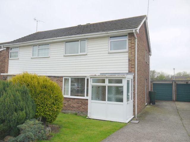  Image of 3 Bedroom Semi-Detached for sale at Mellstock Road  Aylesbury, HP21 7NU