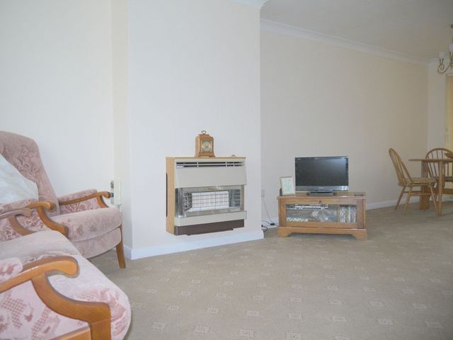  Image of 3 Bedroom Semi-Detached for sale at Mellstock Road  Aylesbury, HP21 7NU