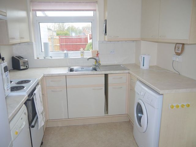  Image of 3 Bedroom Semi-Detached for sale at Mellstock Road  Aylesbury, HP21 7NU