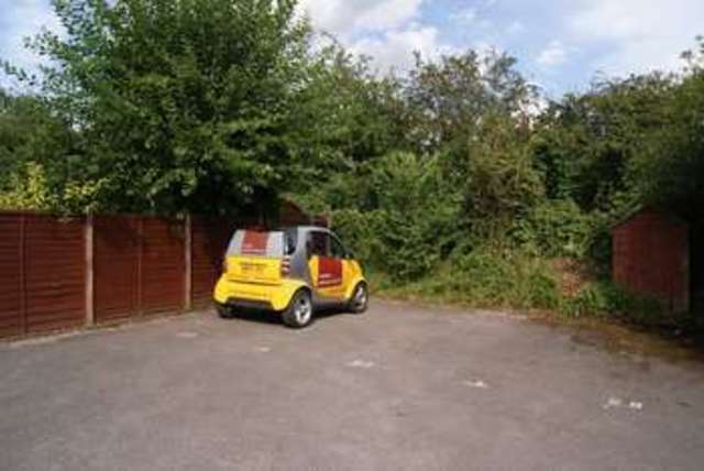  Image of 1 Bedroom Detached to rent at Field End  Farnham, GU9 9HZ