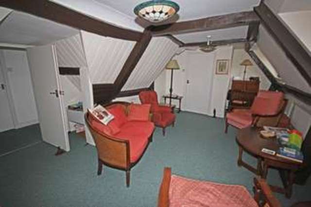  Image of 2 Bedroom Flat for sale at High Street  Fordingbridge, SP6 1AS