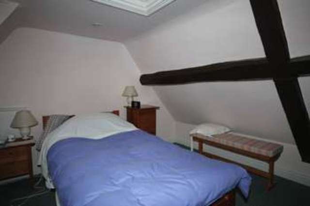  Image of 2 Bedroom Flat for sale at High Street  Fordingbridge, SP6 1AS