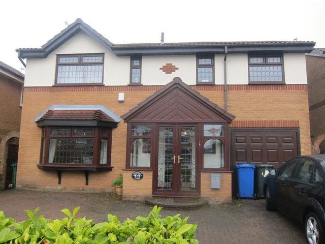  Image of 5 Bedroom Property to rent at Furtherfield Norden Rochdale, OL11 5PJ