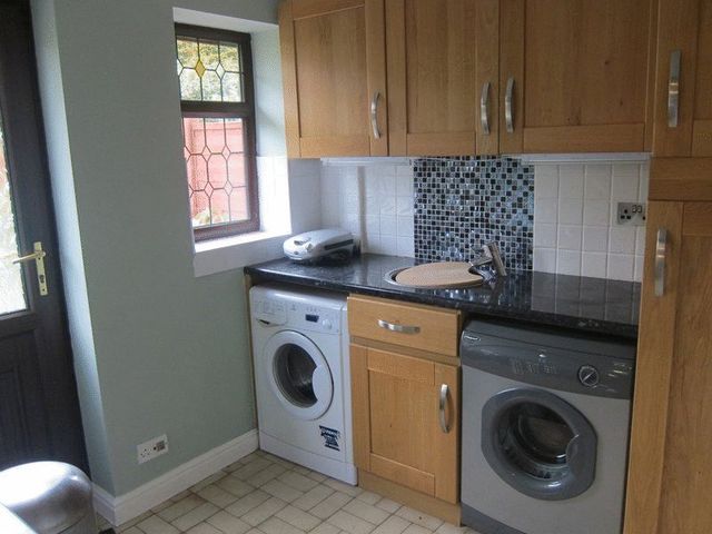  Image of 5 Bedroom Property to rent at Furtherfield Norden Rochdale, OL11 5PJ
