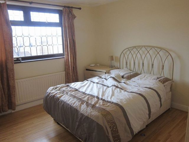  Image of 5 Bedroom Property to rent at Furtherfield Norden Rochdale, OL11 5PJ