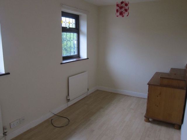  Image of 5 Bedroom Property to rent at Furtherfield Norden Rochdale, OL11 5PJ