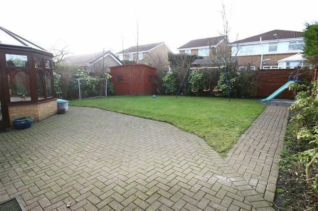  Image of 5 Bedroom Property to rent at Furtherfield Norden Rochdale, OL11 5PJ