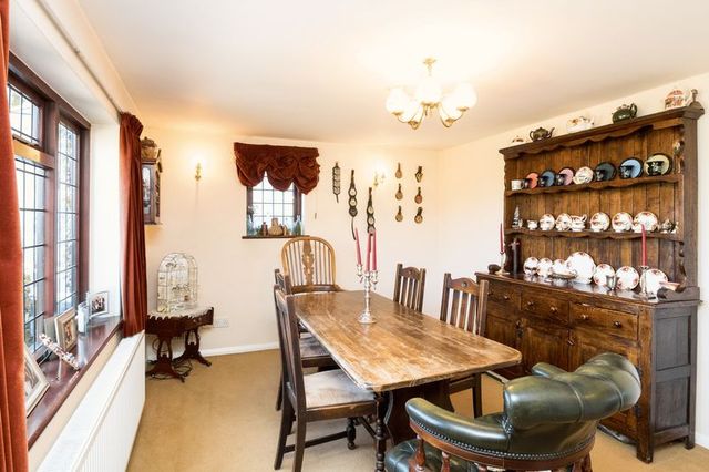  Image of 5 Bedroom Detached for sale at Burton Lane Goffs Oak Waltham Cross, EN7 6SJ